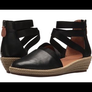 Gentle souls by Kenneth Cole in black